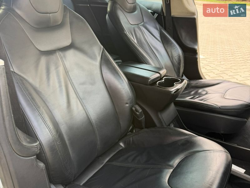 Лифтбек Tesla Model S 2013 в Львове