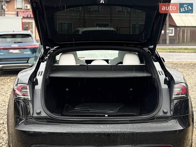 Лифтбек Tesla Model S 2023 в Стрые