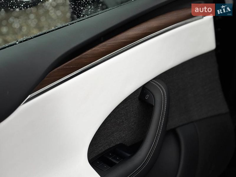 Лифтбек Tesla Model S 2023 в Стрые