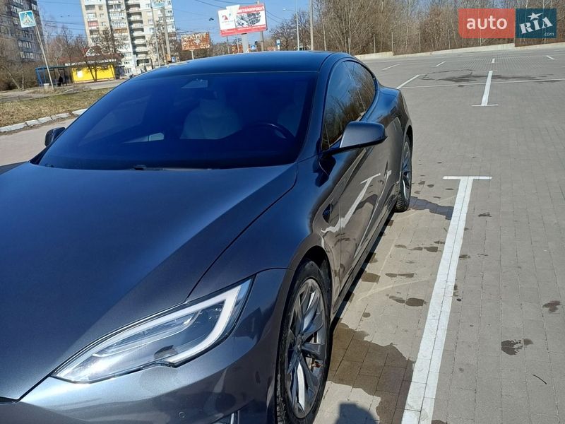 Лифтбек Tesla Model S 2019 в Сумах