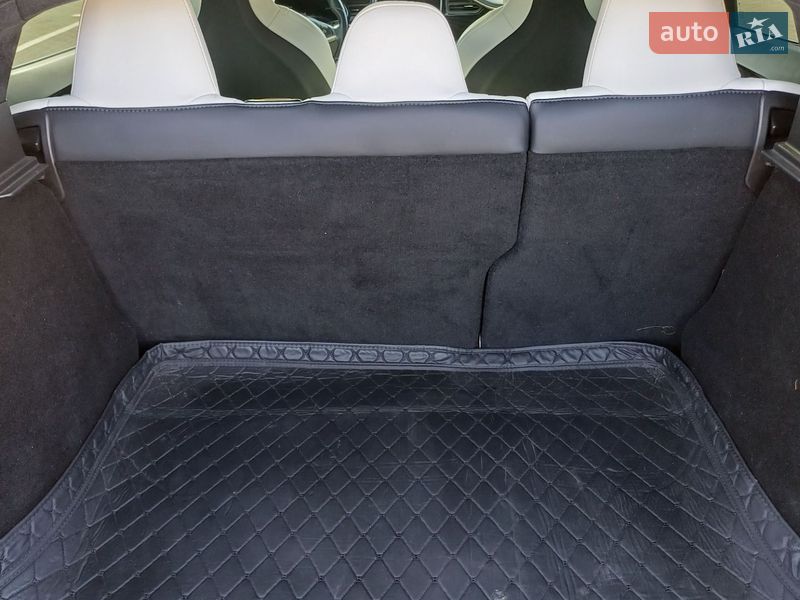 Лифтбек Tesla Model S 2019 в Сумах