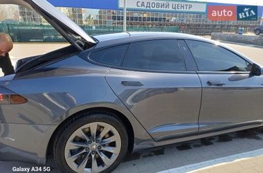 Лифтбек Tesla Model S 2019 в Сумах