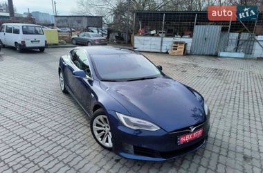 Лифтбек Tesla Model S 2017 в Львове