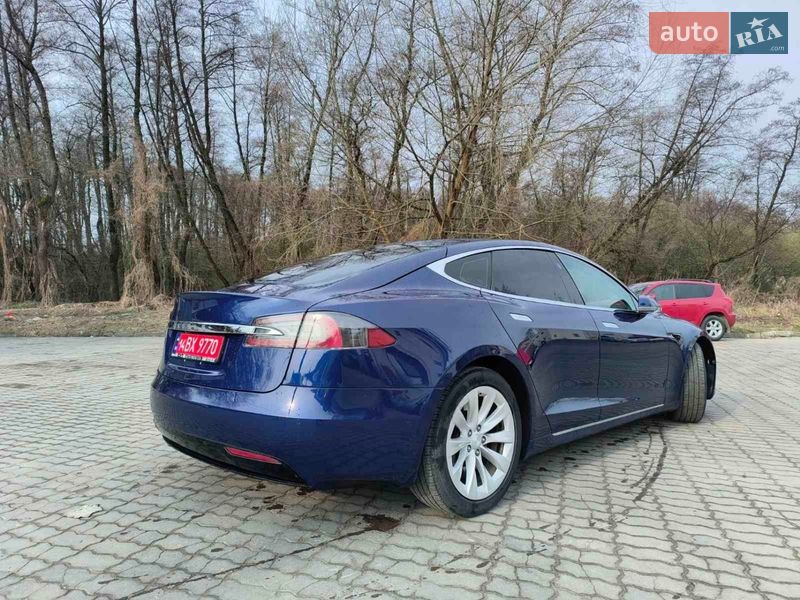 Лифтбек Tesla Model S 2017 в Львове