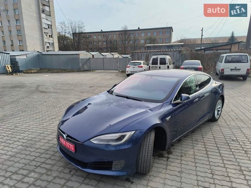 Ліфтбек Tesla Model S 2017 в Львові фото 12 Ліфтбек Tesla Model S 2017 в Львові