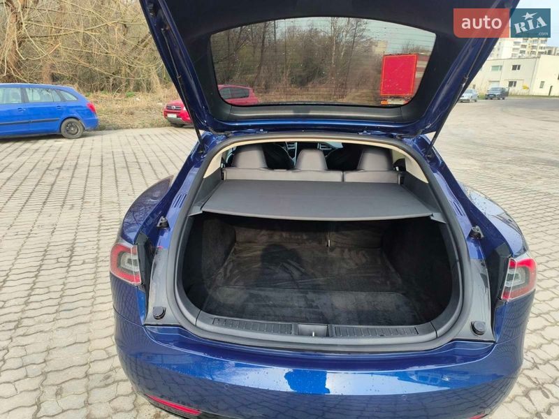 Ліфтбек Tesla Model S 2017 в Львові фото 14 Ліфтбек Tesla Model S 2017 в Львові