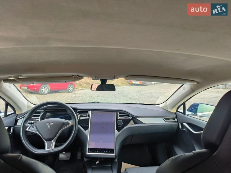 Ліфтбек Tesla Model S 2017 в Львові фото 16 Ліфтбек Tesla Model S 2017 в Львові