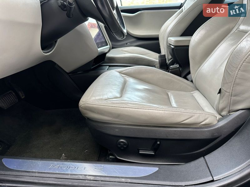 Лифтбек Tesla Model S 2016 в Львове фото 18 Лифтбек Tesla Model S 2016 в Львове