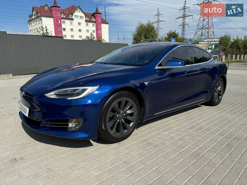 Лифтбек Tesla Model S 2016 в Киеве