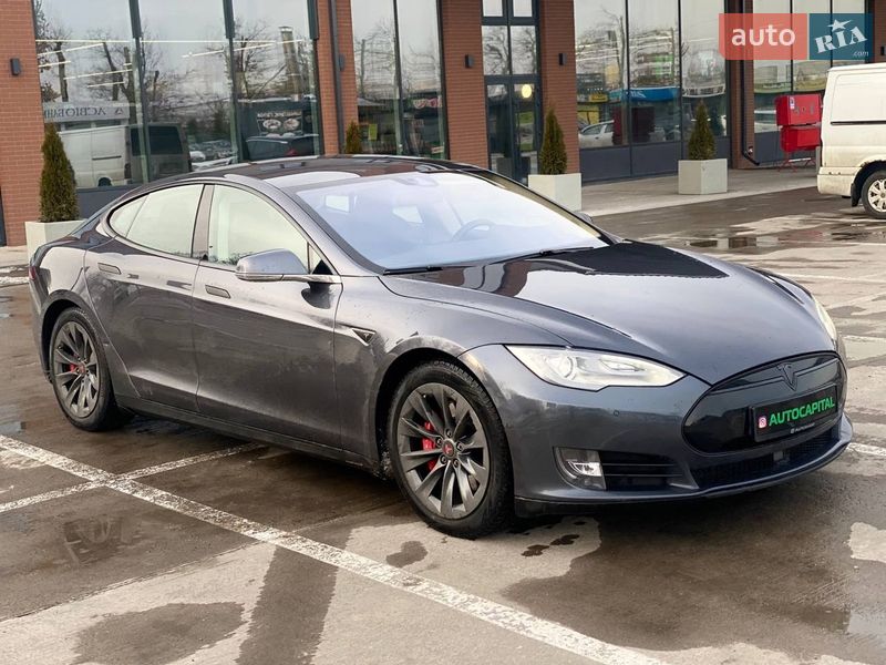 Ліфтбек Tesla Model S 2015 в Києві