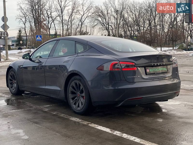 Ліфтбек Tesla Model S 2015 в Києві