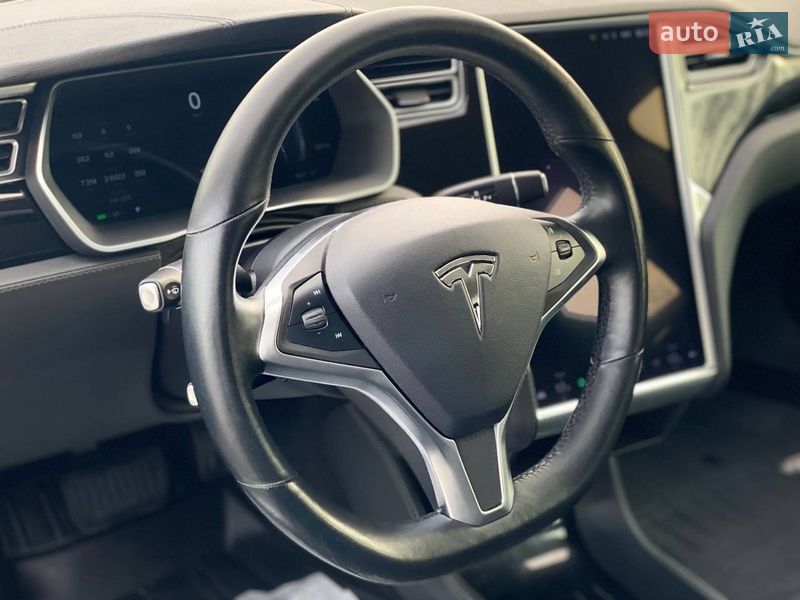 Ліфтбек Tesla Model S 2015 в Києві