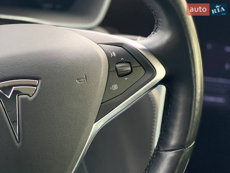 Ліфтбек Tesla Model S 2015 в Києві