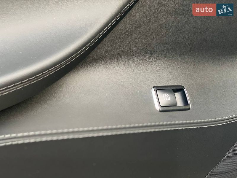 Ліфтбек Tesla Model S 2015 в Києві