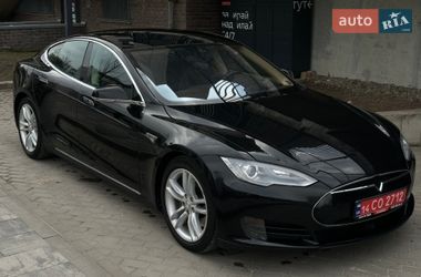 Лифтбек Tesla Model S 2015 в Львове