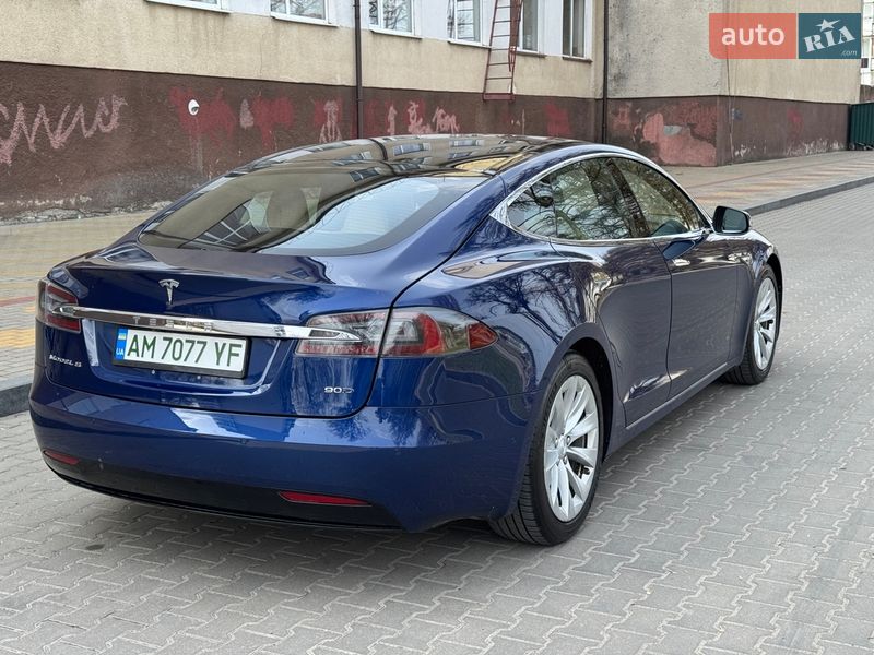 Ліфтбек Tesla Model S 2016 в Звягелі