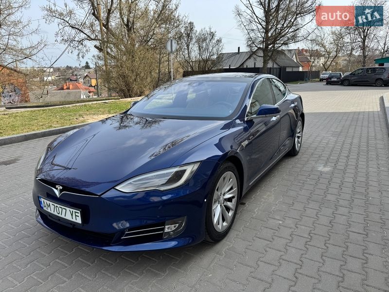Ліфтбек Tesla Model S 2016 в Звягелі