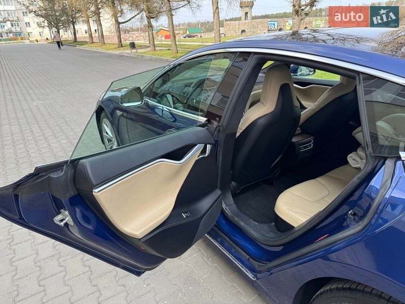 Ліфтбек Tesla Model S 2016 в Звягелі
