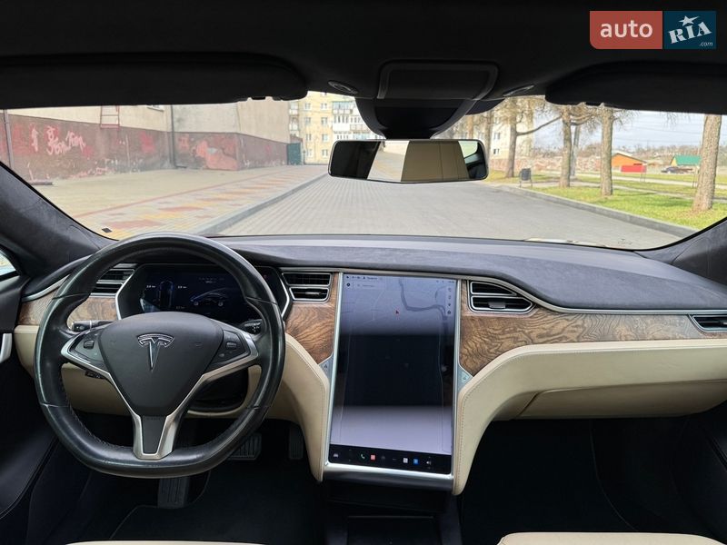 Ліфтбек Tesla Model S 2016 в Звягелі