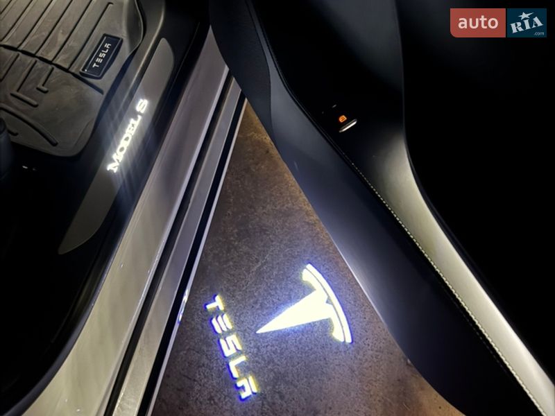 Ліфтбек Tesla Model S 2018 в Вінниці фото 36 Ліфтбек Tesla Model S 2018 в Вінниці