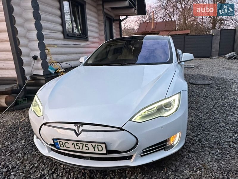 Ліфтбек Tesla Model S 2016 в Львові
