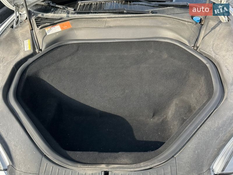 Ліфтбек Tesla Model S 2016 в Львові