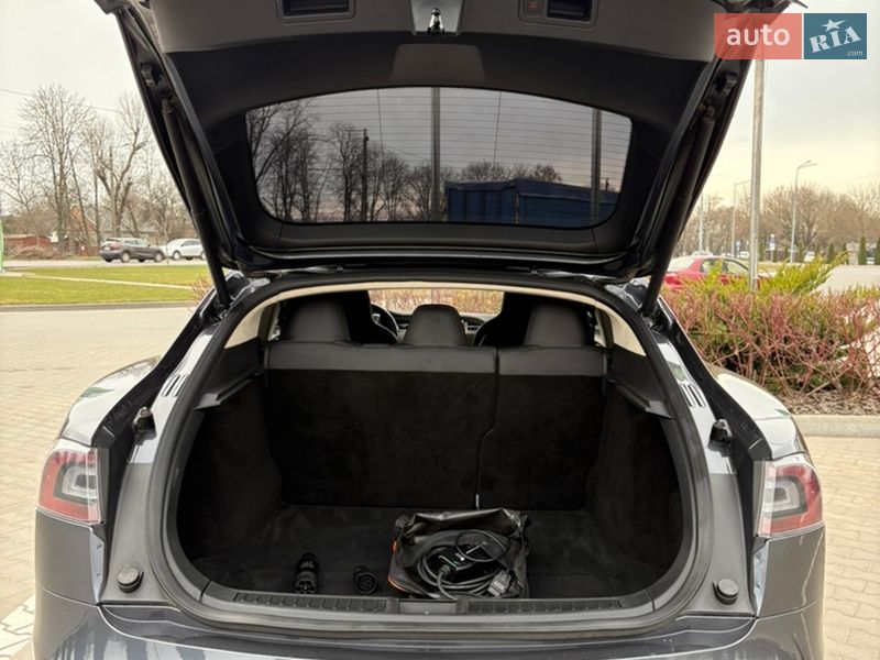 Лифтбек Tesla Model S 2016 в Житомире фото 5 Лифтбек Tesla Model S 2016 в Житомире