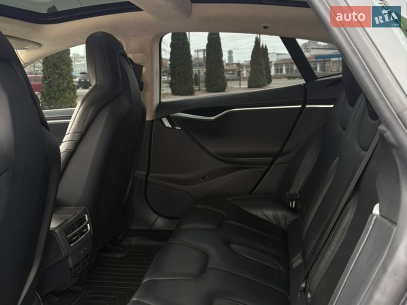 Лифтбек Tesla Model S 2016 в Житомире фото 14 Лифтбек Tesla Model S 2016 в Житомире