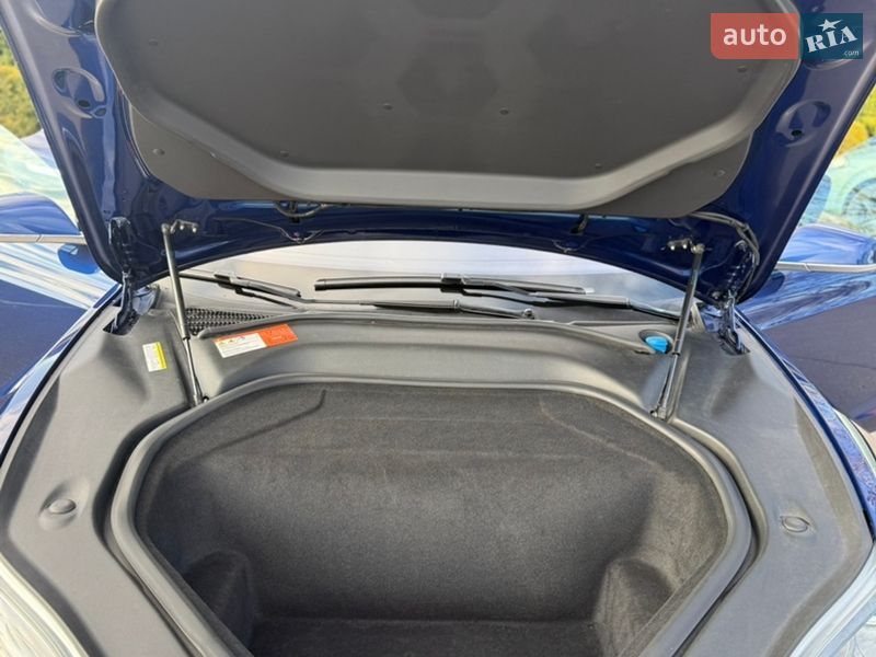 Лифтбек Tesla Model S 2015 в Александрие