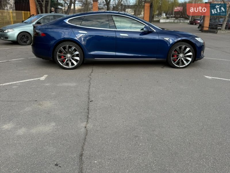 Лифтбек Tesla Model S 2015 в Александрие