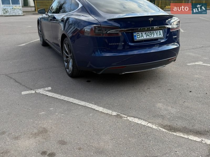Лифтбек Tesla Model S 2015 в Александрие
