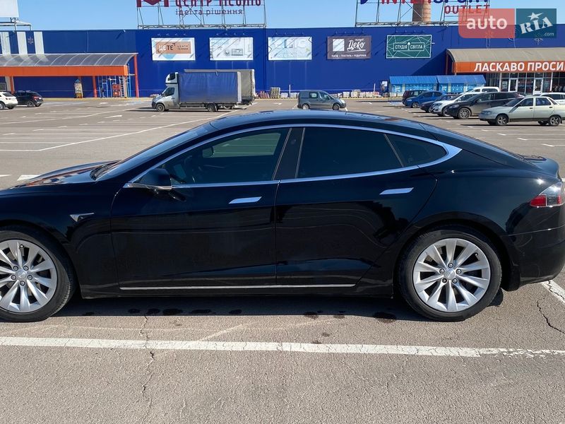 Ліфтбек Tesla Model S 2018 в Львові