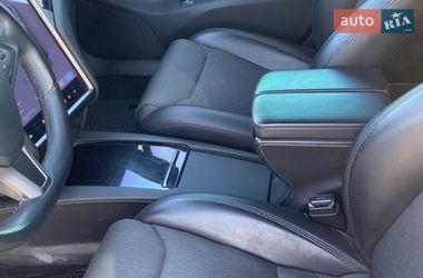 Ліфтбек Tesla Model S 2018 в Львові