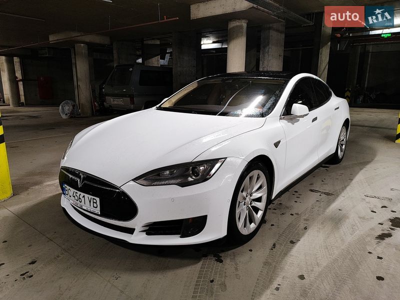 Лифтбек Tesla Model S 2015 в Львове фото 3 Лифтбек Tesla Model S 2015 в Львове