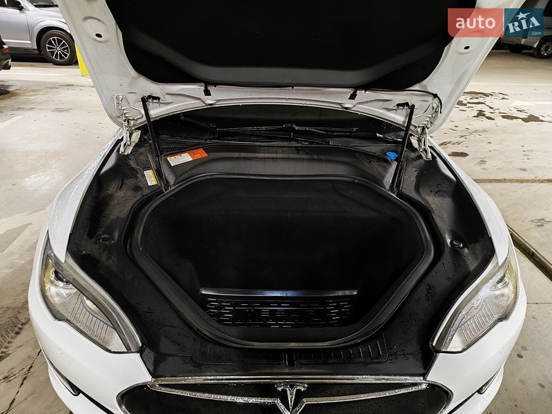 Лифтбек Tesla Model S 2015 в Львове фото 13 Лифтбек Tesla Model S 2015 в Львове