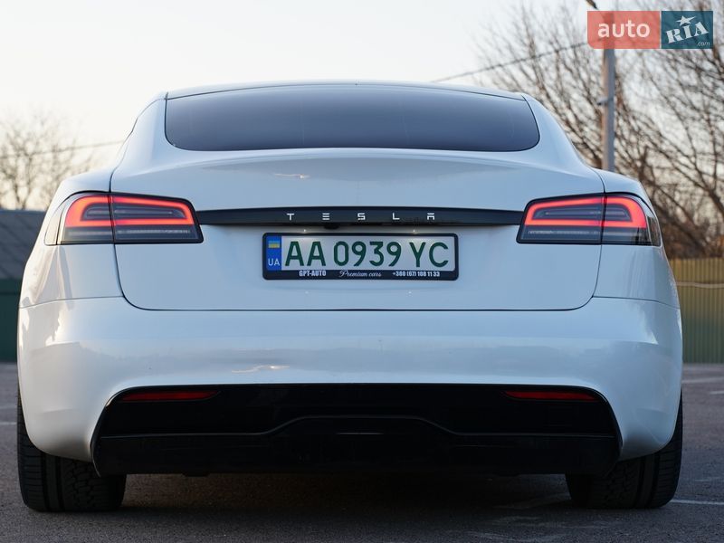 Лифтбек Tesla Model S 2023 в Киеве