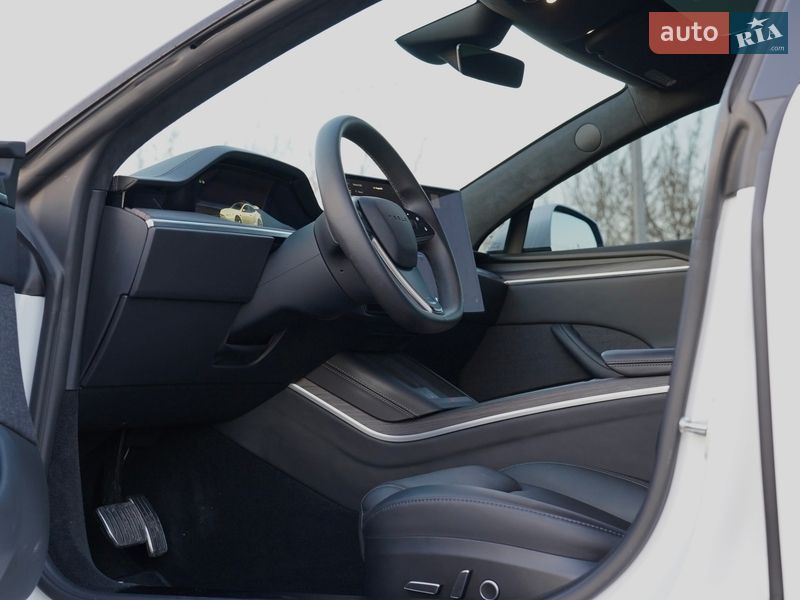 Лифтбек Tesla Model S 2023 в Киеве