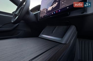 Лифтбек Tesla Model S 2023 в Киеве