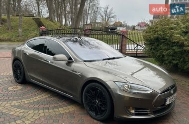 Лифтбек Tesla Model S 2015 в Яворове