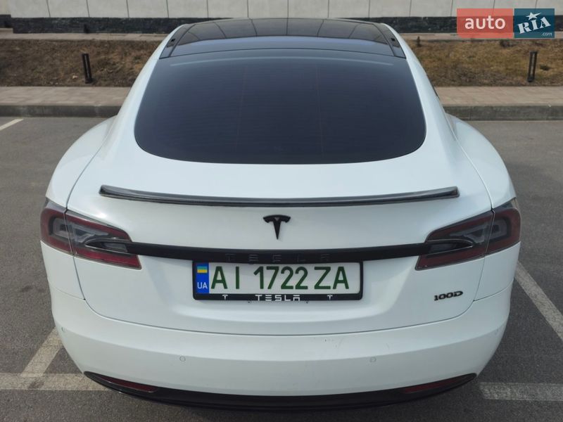 Лифтбек Tesla Model S 2017 в Украинке