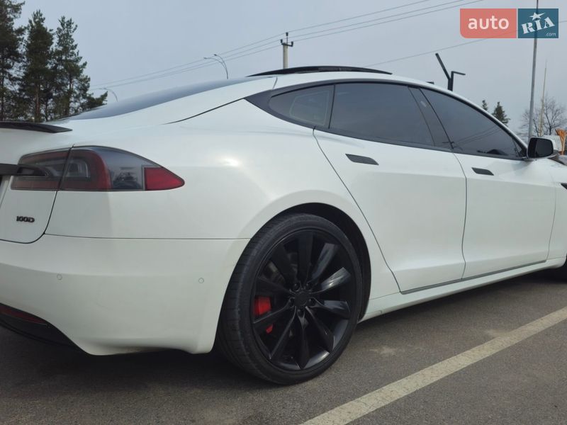 Лифтбек Tesla Model S 2017 в Украинке