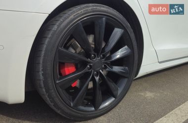 Лифтбек Tesla Model S 2017 в Украинке