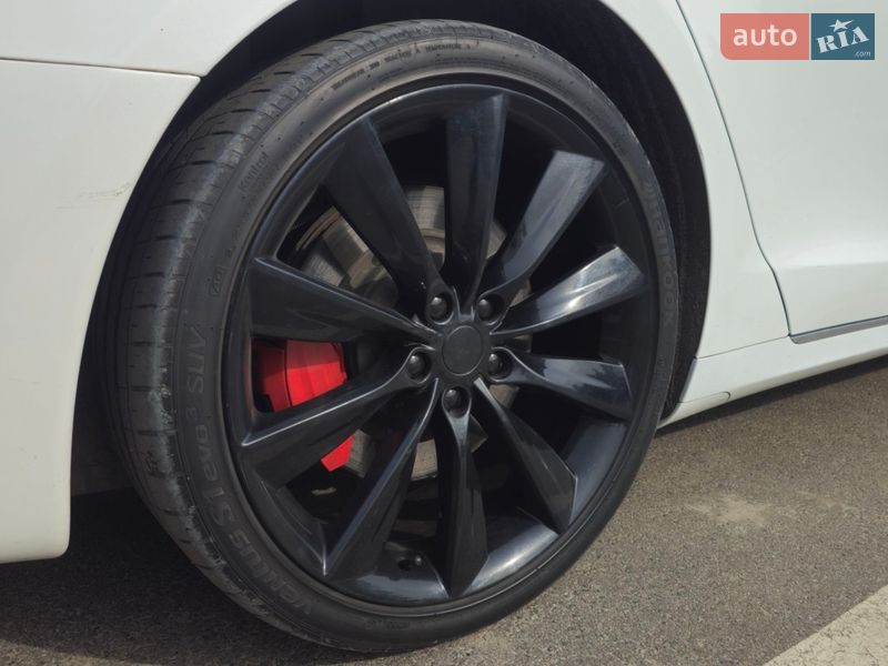 Лифтбек Tesla Model S 2017 в Украинке