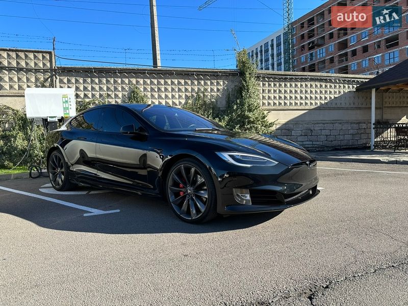 Ліфтбек Tesla Model S 2017 в Дніпрі