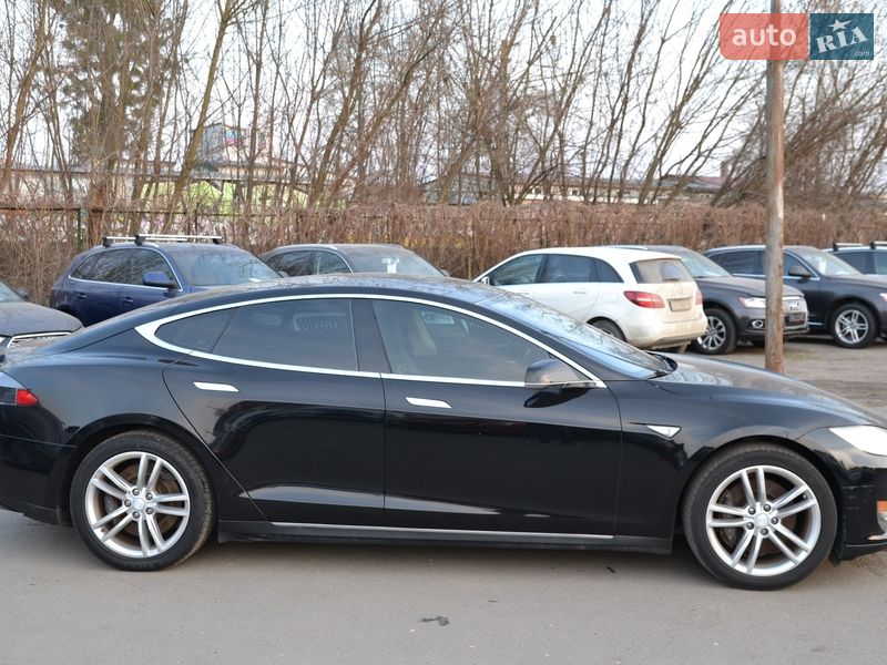 Ліфтбек Tesla Model S 2013 в Луцьку