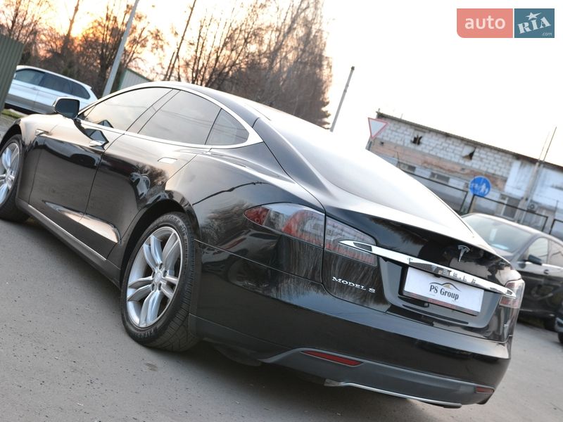 Ліфтбек Tesla Model S 2013 в Луцьку
