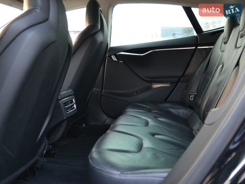 Ліфтбек Tesla Model S 2013 в Луцьку