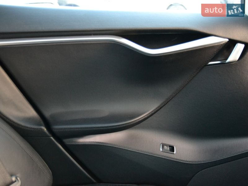Ліфтбек Tesla Model S 2013 в Луцьку