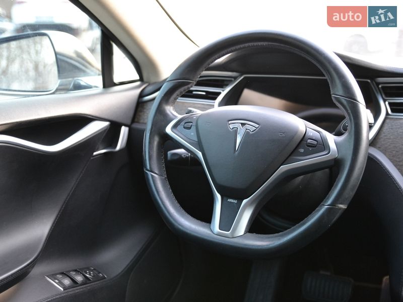 Ліфтбек Tesla Model S 2013 в Луцьку