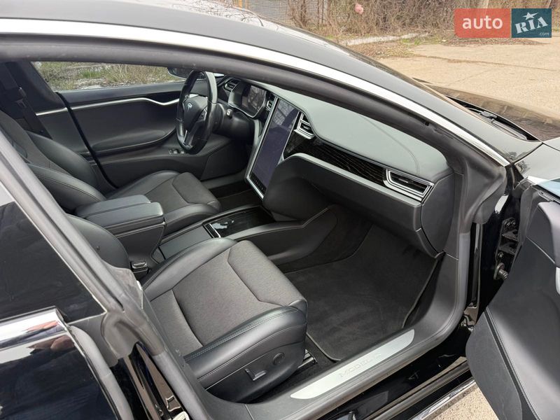 Лифтбек Tesla Model S 2017 в Запорожье фото 12 Лифтбек Tesla Model S 2017 в Запорожье